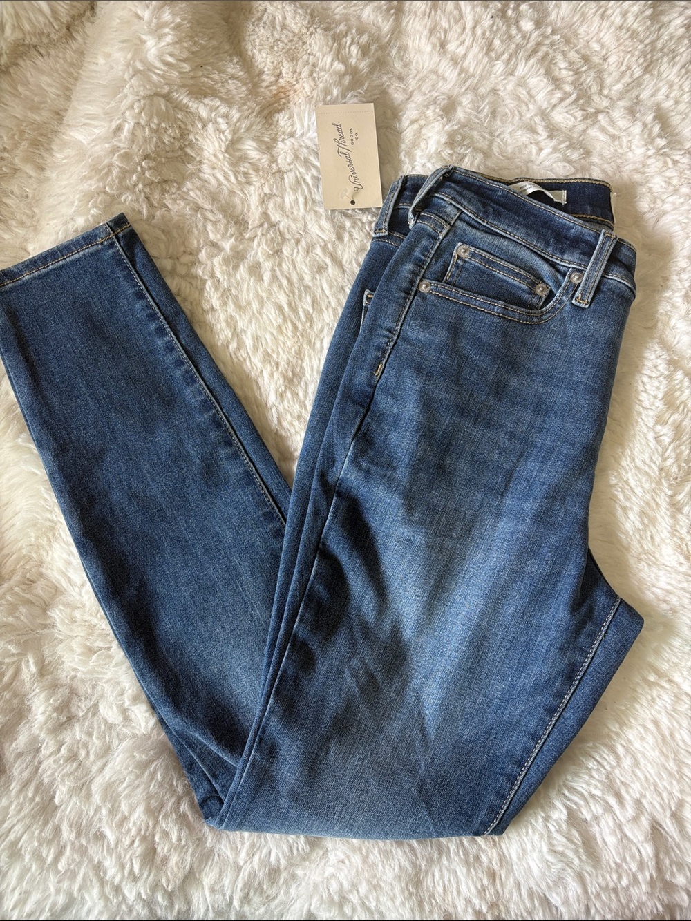 Universal Thread Women's Skinny Jeans in Medium Blue Wash